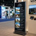 Tótem de exposición modular con pantalla LED y expansión sin fisuras